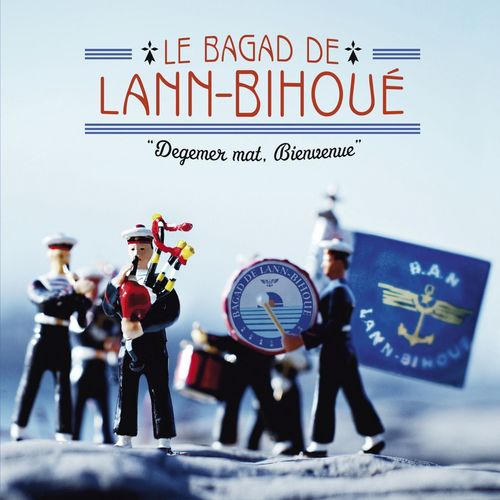 Belle-Ile-en-Mer, Marie-Galante by Le Bagad De Lann-Bihou - Download on PagalFree